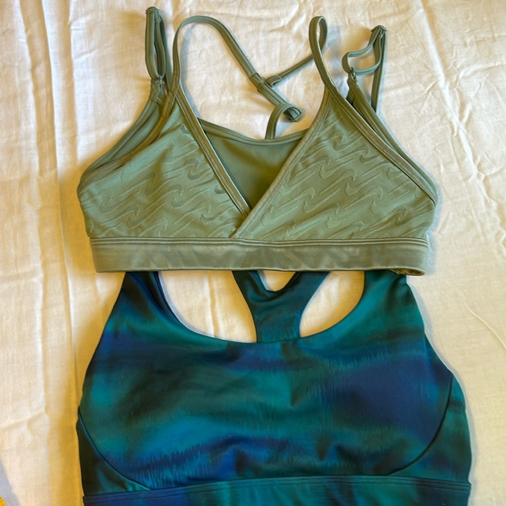 2 sports bras